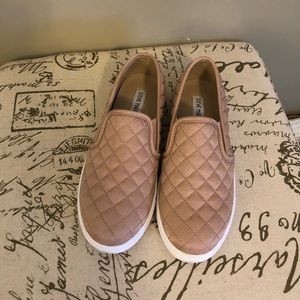 Steve Madden slip ons